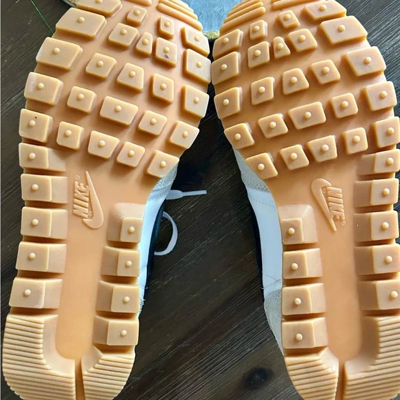 Nike Men’s Air Pegasus 83 - Picture 6 of 7